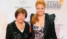 Eva Maria Köhler (l.), Gattin des ehemaligen Bundespräsidenten, und Model Barbara Meier sind ebenfalls bei der Wohltätigkeitsgala zu Gast. Foto: dpa
