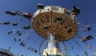 Am 14. August wird bei diesem Volksfest in der Oberpfalz eine Frau aus dem Wellenflug-Kettenkarussell geschleudert. Sie war aus dem Sicherheitsbügel gerutscht. Foto: dpa