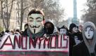 French protestors wearing Guy Fawkes masks protest against the Anti-Counterfeiting Trade Agreement, or ACTA, in Paris, Saturday, Feb. 11, 2012. Protesters gathered in several European cities Saturday to voice anger at an international copyright treaty that they fear will lead to censorship on the Internet. On the banner reads 'Anonymous'.(AP Photo/Bob Edme) Foto: dapd