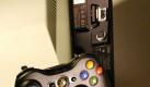 Ein Rücken kann auch entzücken - bei der Xbox 360 S vor allem, weil sich hier die notwendigen Anschlüsse für Video- und Audio-Übertragung sowie für mobile Daten finden.
 Foto: news.de