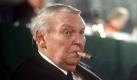 Wer in der Wirtschaft was zu sagen hat, der raucht eine dicke Zigarre. Ludwig Erhard, ehemaliger Wirtschaftsminister und Bundeskanzler, erfüllt dieses Klischee. Foto: dpa