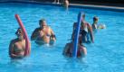 Besonders schonend: Gymnastik im Wasser. Hier werden die Gelenke nicht so stark belastet, die Teilnehmer fühlen sich leicht und beweglich. Das hat auch einen psychischen Effekt. Außerdem kräftigt das Training im Wasser viele Muskelgruppen gleichzeitig. Foto: supercamp.at