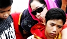 Angehörige trauern um die Opfer des Massakers am Montag im Süden der Phillipinen. Bei einem Massaker an Anhängern eines Gouverneurskandidaten der Provinz Maguindanao sind nach Polizeiangaben mindestens 46 Menschen getötet worden.  Foto: ap