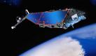 Die Animation des Satellitenbauers Astrium zeigt in Friedrichshafen am Bodensee die Satelliten der Mission Swarm im geplanten Einsatz. Die drei Satelliten sollen ab 2012 das Magnetfeld der Erde erkunden und so mit bisher nicht erreichter Genauigkeit Einblicke in die Prozesse des Erdinneren gewinnen. Foto: dpa