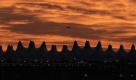 Vom Flughafen der US-Stadt Denver hebt am Morgen ein Flugzeug ab. Foto: ap