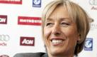 ARCHIV - Der Ex-Tennisstar Martina Navratilova lächelt bei einer Pressekonferenz in Prag (Archivfoto vom 23.03.2007). Navratilova geht für die britische Ausgabe der TV-Serie 'Ich bin ein Star - Holt mich hier raus' in den Dschungel. Die 52-Jährige, die in ihrer Karriere mehr als 50 Grand-Slam-Titel gewann, weiß nach eigenen Angaben gar nicht, worauf sie sich einlässt. Sie habe nie zuvor eine Show gesehen. EPA/Hana Kalvachova (zu dpa 0185) +++(c) dpa - Bildfunk+++ Foto: dpa