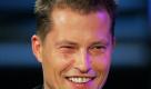 Til Schweiger bringt sich für Nacktszenen drei Monate lang gezielt in Form: Ich ernähre mich in solchen Fällen sehr bewusst und treibe viel Sport, sagte er in einem Interview der Zeitschrift Gala. Auch seine Brust rasiere er. Aber nicht nur für Nackstzenen auch im Privatleben muss es bei Herrn Schweiger glatt sein. Er habe sogar einmal Waxing ausprobiert, sagte der Schauspieler. Aber sofort abgebrochen. Das ist mir zu schmerzhaft.(dpa)
 Foto: dpa