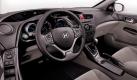 In Sachen Interieur versucht Honda auf modernen Pfaden zu bleiben. Taster statt wulstiger Drehknöpfe dominieren das Cockpit. Handbremse und Schaltknauf wirken hingegen gestrig. Foto: pi