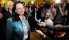 SPD-Generalsekretärin Andrea Nahles hat sich als erste der Beteiligten am Parteiausschlussverfahren zum Fall Thilo Sarrazin geäußert. Nahles verteidigte die umstrittene Entscheidung, den früheren Bundesbankvorstand Sarrazin nicht aus der Partei zu werfen. Sarrazin habe in einer weitreichenden Erklärung seine sozialdarwinistischen Äußerungen relativiert, Missverständnisse klargestellt und sich auch von diskriminierenden Äußerungen distanziert. Foto: dpa
