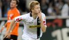 Top: Eine hervorragende Leistung lieferte der junge Marco Reus (l.) am 4. Spieltag ab. Gegen den 1. FSV Mainz eroberte der 20-Jährige wenige Minuten vor Spielende den Ball an der Mittellinie, dribbelte gekonnt über das gesamte Feld und netzte aus 15 Metern zum 2:0-Endstand für Borussia Mönchengladbach ein.  Foto: dpa