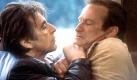 Nach der Jahrtausendwende bemühte sich Robin Williams um einen Imagewandel und spielte Psychopathen und andere negative Charakter. Ein Beispiel:Insomnia - Schlaflos aus dem Jahr 2002 mit Al Pacino, der den Polizisten Willi Dormer gibt. Williams mimt den des Mordes verdächtigten Autoren Walter Finch. Foto: dpa