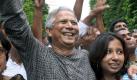 Muhammad Yunus und seine Grameen Bank wurden 2006 für die Förderung wirtschaftlicher und sozialer Entwicklung ausgezeichnet.Yunus, Wirtschaftswissenschaftler aus Bangladesch, vergibt Kleinstkredite mit minimalenGebühren an sozial schwächer gestellte Menschen, die normalerweise nie einenKredit bekommen würden. Foto: dpa