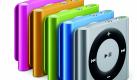 Nicht minder praktisch sind die gelifteten iPods Shuffle. Die bieten etwas weniger Funktionsumfang als die iPods Nano. Dafür sind sie aber auch etwas preiswerter zu haben. Foto: Apple