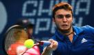 Der Franzose Gilles Simon schlägt bei den China Open in Peking den Ball zurück an seinen Kontrahenten Michael Berrer aus Deutschland. Der verbissene Gesichtsausdruck dabei hat sich gelohnt: Simon besiegt Berrer mit 6:7, 6:4 und 7:6. Foto: ap