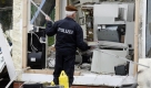 In der Nähe von Berlin sprengten Kriminelle einen solchen Container. Etwas subtiler, wenn auch nicht weniger kriminell gehen Diebe direkt am Geldautomaten vor. Foto: ddp