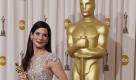 Ob es Ärger gibt, wenn Sandra Bullock mit dem neuen Mann nach Hause kommt? Wohl kaum, der Goldjunge sieht einfach nur gut aus: Er heißt Oscar, hat nichts zu melden, spricht aber Bände über ihr Talent. Sandra Bullock erhielt bei den 82. Academy Awards den Oscar als beste Schauspielerin. Foto: ap