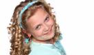 Latifa wohnt mit ihren Eltern und ihrem Bruder (2) in Siegen. Sie hört gerne Adele, die Filmmusik von Dirty Dancing und Whitesnake. Bei DSDS Kids tritt sie mit dem Song: 1000 KM Bis Zum Meer von Luxuslärm an. Foto: RTL 