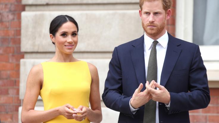 Als Herzogin von Sussex scheint sich Meghan Markle von alten Gewohnheiten verabschiedet zu haben - jetzt spricht sie plötzlich britisches Englisch!