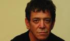 Lou Reed, als Mitglied von Velvet Underground selbst zur Musik-Ikone geworden, zieht ebenfalls den Hut. Er interpretiert das bekannteste Stück von Buddy Holly neu:Peggy Sue. Und auch er zeigt damit: Die Musik von Buddy Holly hat nichts von ihrem Reiz verloren. Foto: verstaerker.com