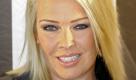 Die Ikone der 1980er, Kim Wilde, begeht am 18. November ihren 50. Geburtstag.Mit ihrem Alter hadert sie offenbar nicht: Botox kommt mir nicht ins Gesicht, ich möchte in Würde altern, sagte sie im September der Zeitschrift InStyle. Sie hat im Sommer dieses Jahres ein Comeback gestartet. Mit ihrem Album Come Out And Play schaffte sie es nach 22 Jahren wieder in die Top Ten der deutschen Charts. Im Alter von 20 Jahren landete sie ihren ersten Hit Kids in America. Kimberly Smith, 1960 in West-London geboren, übernahm den Künstlernamen ihres Vaters Marty Wilde, der Rock'n'Roll-Sänger war.  Foto: ddp/dapd