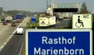 Gleich neben der Gedenkstätte befindet sich eine Raststätte, so dass Marienborn bei Fahrten auf der A2 zwischen Magdeburg und Braunschweig eine gute Möglichkeit für eine informative Rast bietet.
 Foto: ddp