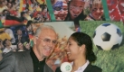 Früher wurde sie oft als der Beckenbauer des Frauenfußballs bezeichnet. Nachdem Steffi Jones zur Präsidentin des Organisationskomitees für die Frauen-WM 2011 ernannt wurde, gratulierte der Kaiser dann auch persönlich. Foto: dpa