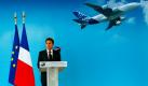 Frankreichs Präsident Nicolas Sarkozy eröffnet in Le Bourget, östlich von Paris, die diesjährige Paris Air Show. Zu der siebentägigen Messe haben sich 2100 internationale Aussteller angemeldet. Zusätzlich gibt es ein Luft- und Raumfahrtmuseum, eine Flugzeug-Ausstellung und ein Job- und Trainingsareal.  Foto: dapd