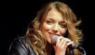 Im Mai 2011 wurde bekannt, dass Anne Menden, Star aus der RTL-Soap Gute Zeiten, schlechte Zeiten, pleite ist. Der Gerichtsvollzieher stand vor ihrer Tür und ihr gesamtes Einkommen wird gepfändet. Wie es so weit kommen konnte? Die Schauspielerin hatte eine Eigentumswohnung gekauft und sich darauf verlassen, dass der Bauherr die Grunderwerbssteuer übernimmt. Doch der machte sich aus dem Staub. Foto: dpa