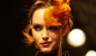 Ein Model präsentiert eine Kreation des indischen Designers Pallavi Mohan bei der Wills Lifestyle India Fashion Week in Neu Delhi. Foto: dpa