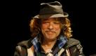 Als Helge Schneider 2009 mit dem Göttinger Elch geehrt wurde, da pries die Jury einAusnahmetalent, das mit seiner Verbindung von exzellenter Musik und kauzigem Entertainment die Welt der komischen Künste bereichert und ihnen ganz neue Ausdrucksformen geschenkt habe. Keine schlechte Bilanz für einen Witzbold, der einst als singende Herrentorte bekannt wurde und von sich selbst sagt: Ich habe von Anfang an nie Kalauer oder Witze gemacht, wenn, dann nur als Gag. Seit dem Durchbruch mit Katzeklo (1994) ist Helge Schneider professionelles Unikum - unerreicht und unberechenbar.
Spaßfaktor: 10 Foto: dapd
