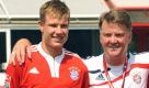 Holger Badstuber: Sein großer Förderer ist Bayern-Trainer Louis van Gaal (rechts). Wer hatte schon Badstuber vor der Saison auf der Rechnung? Van Gaal vertraute dem Jungspund und der zahlt es ihm mit guten Leistungen als Innen- oder Linksverteidiger zurück. Foto: dpa