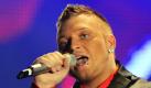 Der Kandidat Menowin Fröhlich der RTL-Castingshow 'Deutschland sucht den Superstar' (DSDS) steht bei der Generalprobe zum Halbfinale am Samstag (10.04.2010) in Köln auf der Bühne. Verblieben sind noch drei männliche Kandidaten, die um den Einzug ins Finale des populären Formats kämpfen. Am Anfang der Staffel hatten sich etwa 35000 junge Leute bei dem Privatsender für DSDS beworben
 Foto: dpa