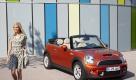 Beim Händler stehen die neuen Minis ab dem 18. September. Der Mini One ist mit seinen 15.550 Euro ganze 250 Euro teurer als bisher. Foto: pi