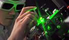 Der Mechatroniker Sebastian Preißer justiert im Bereich Lasertechnik der Jenoptik AG einen Diodenlaser, aufgenommen am 26.03.2010. Moderne Laserkomponenten aus Jena finden ihre Anwendungen in der Industrie, Medizintechnik und Bildtechnologie, beim Militär sowie auch im Show- und Entertainmentbereich. Auf einer Pressekonferenz wird der Technologiekonzern am Dienstag (30.03.2010) in Jena über das Geschäftsjahr 2009 informieren. Foto: Jan-Peter Kasper dpa/lth +++(c) dpa - Bildfunk+++ 
 Foto: dpa