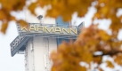 Dem insolventen Cabriospezialisten Karmann droht wegen akuter Finanznot zum 1. November das Aus. Doch Informationen der Neuen Osnabrücker Zeitung hat zumindest BMW zwischenzeitlich offene Rechnungen bezahlt. Ein Hoffnungsschimmer? Foto: dpa