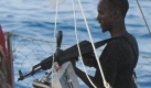 Ein Pirat an Bord einer vor Somalia gekaperten Jacht. (Archivbild) Foto: dpa