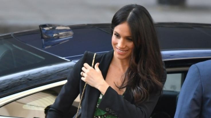 Meghan Markle sorgte für Gesprächsstoff. Versteckt sie unter diesem Kleid einen Babybauch?