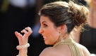 Jamie-Lynn Sigler zeigt der Presse ihre Krallen im Rahmen der 61. Primetime Emmy Awards in Los Angeles. Foto: dpa
