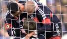 Für den FCBayern München (hier mit den Teamkollegen Giovane Elber und Carsten Jancker) bestreitet Helmer insgesamt 151 Bundesliga-Spiele und trägt ab 1997 auch die Kapitänsbinde. Foto: dpa