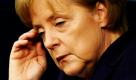 Bundeskanzlerin Angela Merkel fasst sich in Berlin im Bundestag an den Kopf. Der Bundestag hat am Freitagmorgen mit seinen abschließenden Beratungen über die milliardenschweren Notkredite für Griechenland begonnen. Foto: ddp