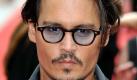 Dieser Mann kann scheinbar nicht anders. Wieder einmal hat Schauspieler Johnny Depp bewiesen, dass er einer der nettesten Menschen Hollywoods ist. Als es bei den Dreharbeiten zu Fluch der Karibik 4 einem plötzlichen Kälteeinbruch gab, zögerte Johnny Depp nicht, für die 500 Mann starke Filmcrew warme Jacken zu spendieren. Dabei griff er ordentlich tief in die Tasche: 46 000 Euro ließ er laut dem Boulevardblatt Sunspringen.(dpa) Foto: dpa