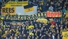 Die Partie der Dortmunder in Hoffenheim wurde erneut von Hasstiraden gegen Dietmar Hopp überschattet. Zum Anpfiff präsentierten die Anhänger der Gäste zahlreiche Plakate, die gegen den Mäzen und Milliardär der Nordbadener gerichtet waren. Fußballhure und Fahr zur Hölle Hopp stand unter anderem auf Spruchbändern in der mit 30.150 Zuschauern ausverkauften Rhein-Neckar-Arena. Foto: dpa
