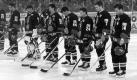 Eishockeyprofi Stéphane Morin (Berlin Capitals) brach am 6. Oktober 1998 bei einem Meisterschaftsspiel auf der Ersatzbank zusammen und erlitt einen tödlichen Herzstillstand. Der Obduktionsbericht ergab, dass Morin Jahre zuvor einen schweren, nicht erkannten Herzinfarkt erlitten hatte. Außerdem hatte er eine chronische Bronchitis und ein übergroßes Sportlerherz.  Foto: dpa