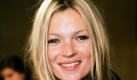 Das britische Model Kate Moss hat angeblich ihren langjährigen Freund, den Rocksänger Jamie Hince geheiratet haben. Dies berichtet der Mirror. Demzufolge hätten sich die beiden bereits Anfang August auf Sizilien das Jawort gegeben. Bei der Zeremonie in einer kleinen Dorfkirche sollen nur einige Freunde sowie Kate Moss' achtjährige Tochter Lila Grace anwesend gewesen sein. Das Model soll barfuß und in einem langen fast durchsichtigen Kleid zum Altar geschritten sein.(dpa) Foto: dpa