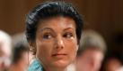 Auch Sahra Wagenknecht, stellvertretende Parteivorsitzende der Linken, ist ganz vorne mit dabei. An ihren jüngeren Partei-Kolleginnen Yvonne Ploetz und Nicole Gohlke kommt sie jedoch nicht dauerhaft vorbei. Foto: dpa