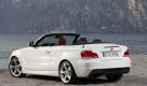 Serienmäßig rollt das Cabriolet auf Leichtmetallfelgen im 16-Zoll-Format. Foto: pi