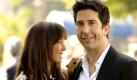 ARCHIV - Der US-Schauspieler David Schwimmer und Zoe Buckman in Los Angeles (Foto vom 26.10.2008). Der frühere «Friends»-Schauspieler ist Vater einer Tochter geworden: Seine Frau, die britische Fotografin Zoe Buckman (25), brachte die kleine Cleo bereits am 8. Mai in New York zur Welt, wie das US-Magazin «People» jetzt berichtet. Das Paar ist seit 2007 zusammen und hatte im Juni 2010 geheiratet. Schwimmer hatte bereits seit Jahren davon gesprochen, eine Familie gründen zu wollen. «Es wird passieren, wenn die Zeit reif ist», sagte er einmal. Schwimmer, der in der Sitcom «Friends» Ross Geller spielte, führte zuletzt bei dem Kinofilm «Trust» mit Clive Owen und Catherine Keener Regie. Foto: Paul Buck/epa (zu dpa-Leute-Meldung vom 24.05.2011) +++(c) dpa - Bildfunk+++  Foto: dpa