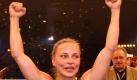 ... auch wenn Regina Halmich mittlerweile nicht mehr boxt, so viel Geld hat sie vermutlich nicht verdient. Zu Beginn ihrer Karriere musste sie sich mit nur 3500 Euro zufrieden geben. Immerhin hat Halmich den deutschen Frauen-Boxsport weit nach vorn gebracht. Foto: dpa