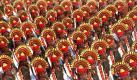 Im Gleichschritt am Tag der Republik: Mit einer Militär-Parade feiert Indien zum 63. Mal das Inkrafttreten der Verfassung. Foto: Harish Tyagi Foto: dpa