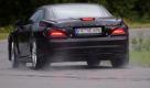 Der neue V12 kommt ebenso mit Verzögerung wie die AMG-Sportversionen und der Sechszylinder-Diesel. Die Modelle verfügen über eine Siebengang-Automatik mit Start-Stopp-System, alle erdenklichen Assistenzsysteme und eine ebenso leichte wie hoch steife Aluminium-Karosserie ... Foto: pi